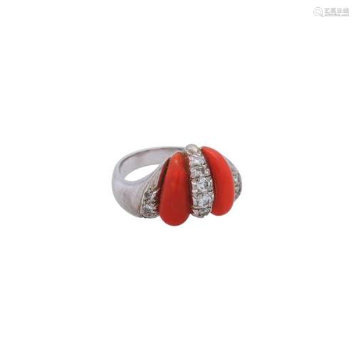 Ring mit Koralle und 11 Brillanten von zus. ca. 0,29 ct,