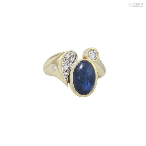 Ring mit Saphircabochon und Brillanten