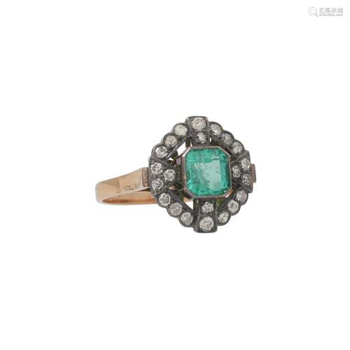 Ring mit Smaragd und Diamanten von zus. ca 0,4 ct,