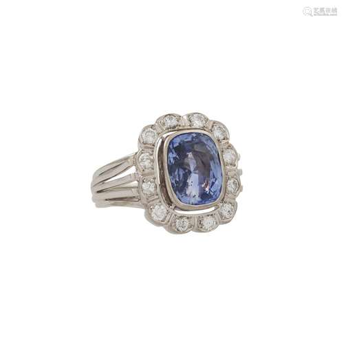 Ring mit Saphir ca. 4 ct entouriert von 12 Brillanten zus. c...