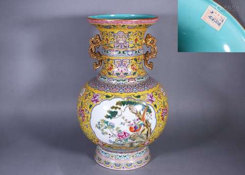 CHINESE PORCELAIN FAMILLE ROSE BIRD AND FOWER HANDLED VASE