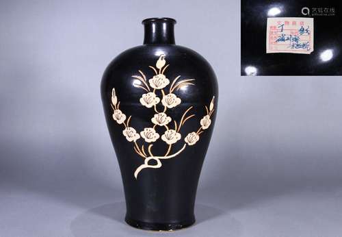 CHINESE PORCELAIN BLACK GLAZE WHITE FLOWRE MEIPING VASE