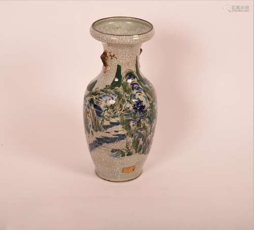 VASE EN PORCELAINE CRAQUELÉE DE NANKIN<br />
Décoré d'un pay...