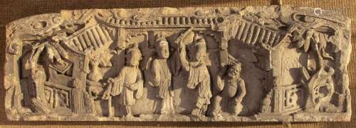 Frise de sanctuaire illustré d'une scène mythologique animée...