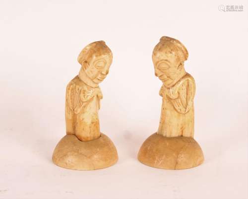 PAIRE DE STATUETTES LUBA "SAGES DU VILLAGE"<br />
...