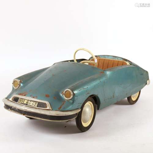 VOITURE "DS-CITROEN" BLEUE POUR ENFANT<br />
L : 1...