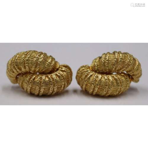 JEWELRY. 18kt Gold Ribbed Ear Clips.