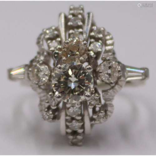JEWELRY. 18kt Gold and Diamond Cluster Ring.