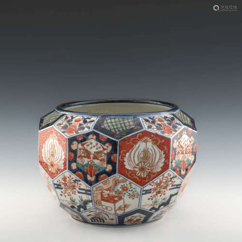 A Japanese Imari polyhedron bowl, Edo/Meiji