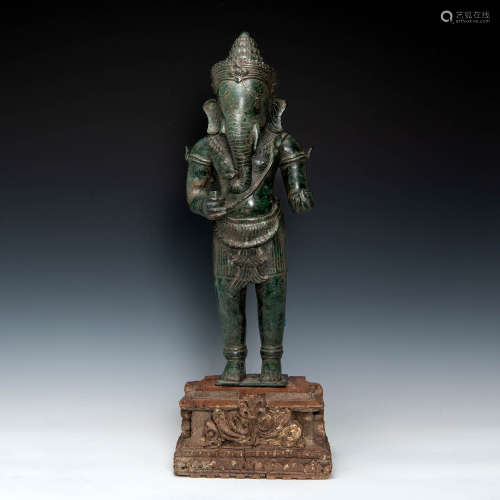 An Indian bronze statue