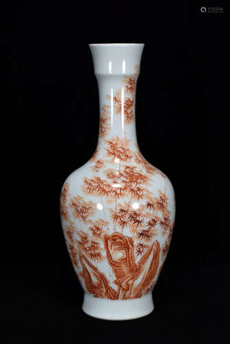 清乾隆矾红釉竹石纹赏瓶