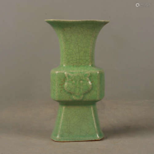 Official kiln green-glazed amphora