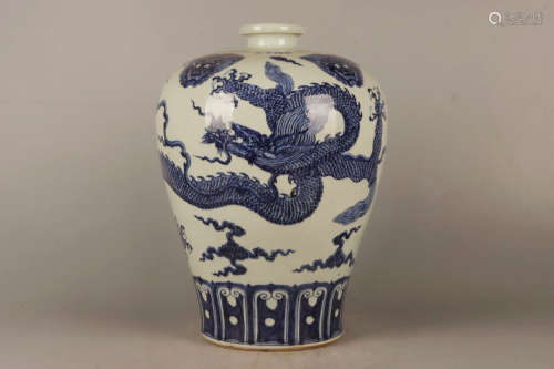 Blue and white cloud dragon pattern plum vase