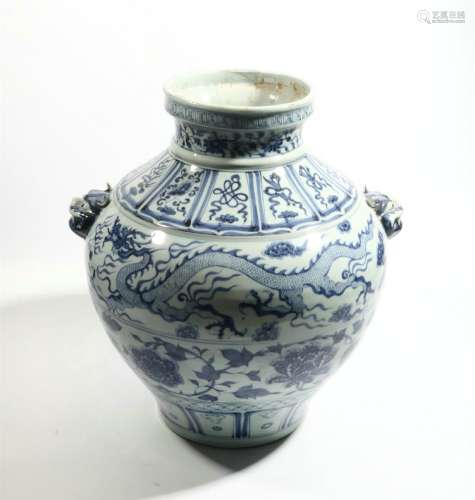 Blue and white dragon pattern tiger head and ear large pot
