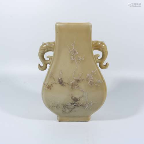 Yellow-bottomed plum pattern double dragon ear square bottle