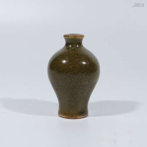 Eel Yellow Glazed Snuff Bottle