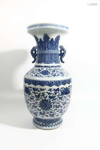 Blue and white Panzhi lotus bottle