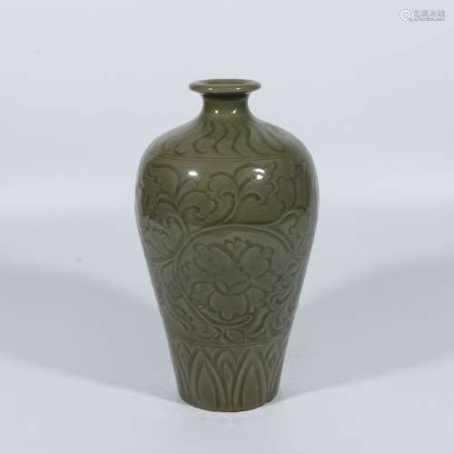 Yaozhou kiln carved vase