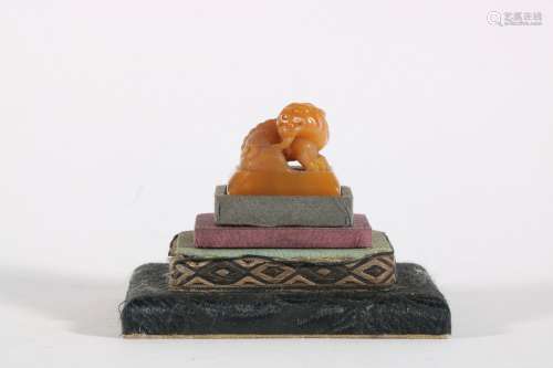 Shoushan Ishida Yellow Stone Lion Button Seal