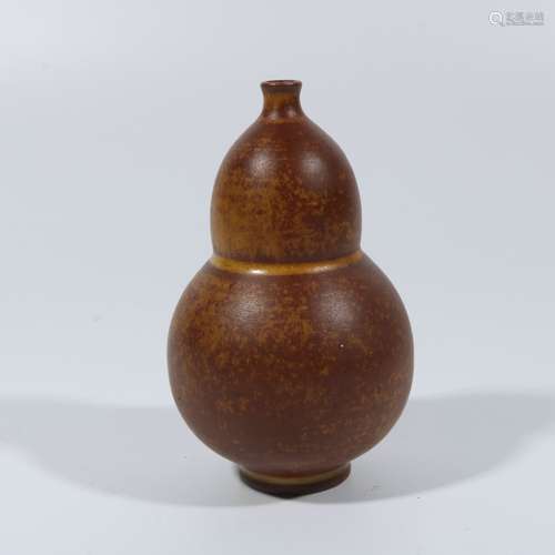 Yellow glazed gourd bottle