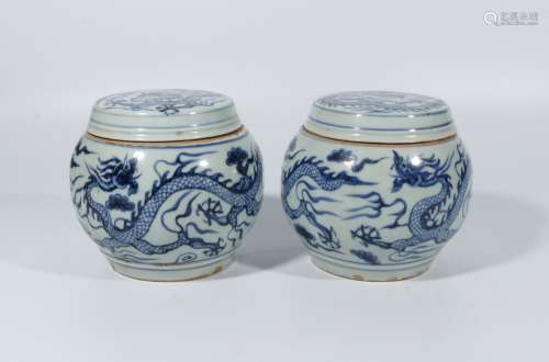 Blue and white dragon pattern jar