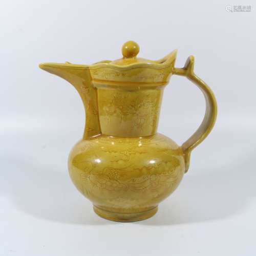 Yellow glaze engraved phoenix pattern monk hat pot