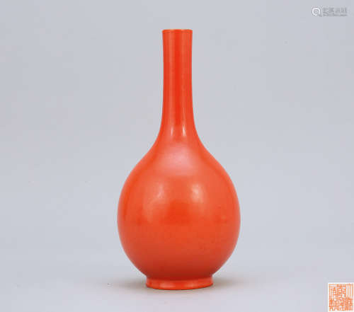 民國 珊瑚紅膽瓶“大清乾隆年製”款