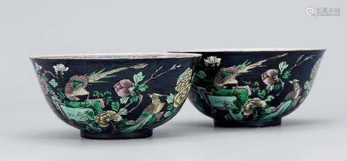 十九世紀 墨地素三彩花鳥紋碗 一對