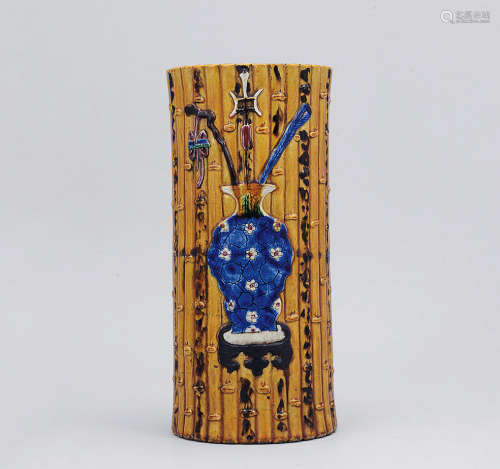 黃釉竹節形雕瓷博古紋帽筒