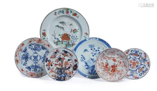 A SELECTION OF MOSTLY CHINESE EXPORT PLATES, 18TH AND 19TH C...