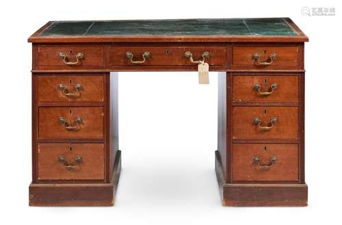 AN EDWARDIAN WALNUT TWIN PEDESTAL DESK, EARLY 20TH CENTURY