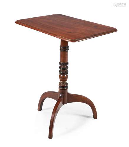 A MAHOGANY RECTANGLUAR OCCASIONAL TABLE, CIRCA 1820