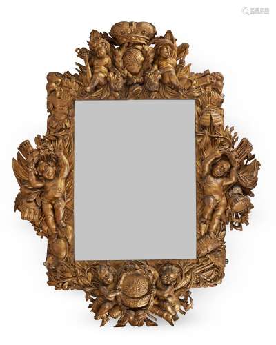 A RARE EARLY 18TH CENTURY CARVED  GILTWOOD MIRROR