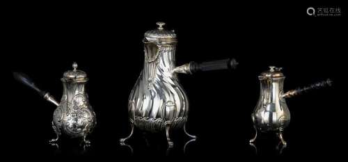 A silver coffee pot and two égoïstes, H 15 - 23 cm, total we...