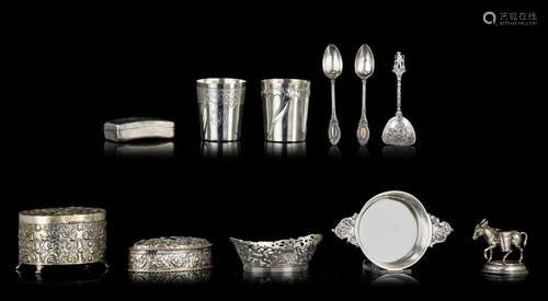 A various collection of silver objects, H 2,3 - 7,5 cm, tota...