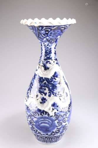 A LARGE JAPANESE BLUE AND WHITE VASE