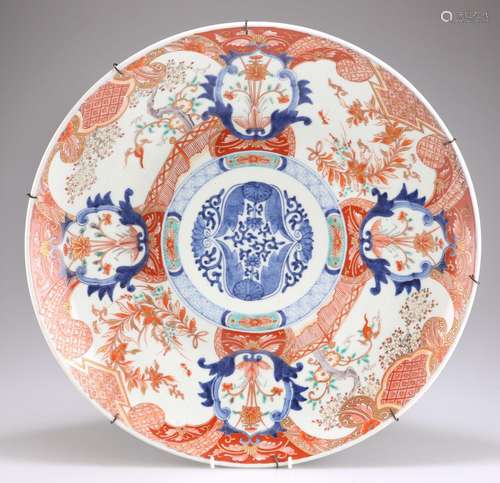 A LARGE JAPANESE IMARI CHARGER