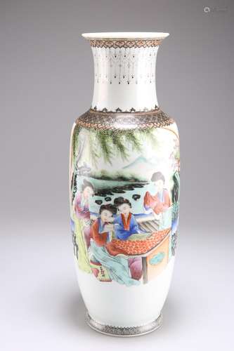 A CHINESE REPUBLICAN PERIOD FAMILLE ROSE VASE