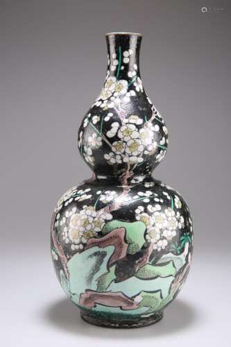 A CHINESE FAMILLE NOIRE ENAMELLED DOUBLE GOURD VASE