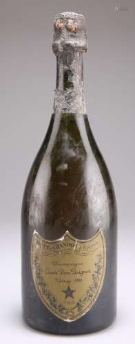 A BOTTLE OF CHAMPAGNE ‘DOM PERIGNON’ VINTAGE 1988