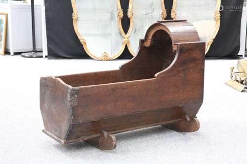 AN OAK CRADLE, 18TH/19TH CENTURY