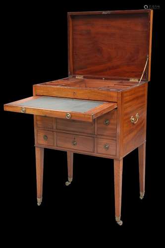 A GEORGE III MAHOGANY GENTLEMAN'S DRESSING CHEST