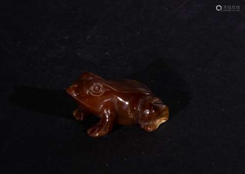 AN EGYPTIAN BANDED AGATE FROG