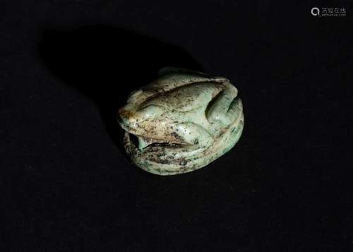 AN EGYPTIAN FELDSPAR FROG AMULET