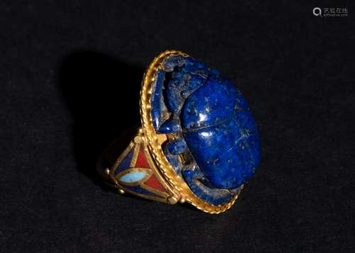 AN EGYPTIAN LAPIS LAPUZLI SCARAB RING, GOLD 17TH CENTURY OR ...