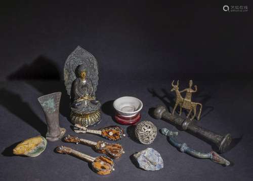 ASSORTMENT OF CHINESE, ISLAMIC & ANCIENT ITEMS