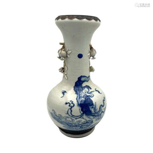 A fine crackle glazed garlic mouth bottle vase, blue and whi...