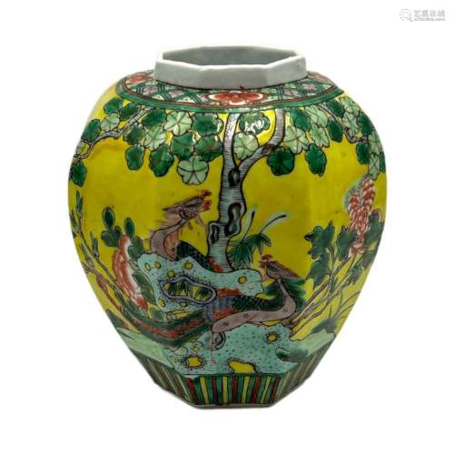 A Chinese famille verte jar, enamelled with a pair of phoeni...