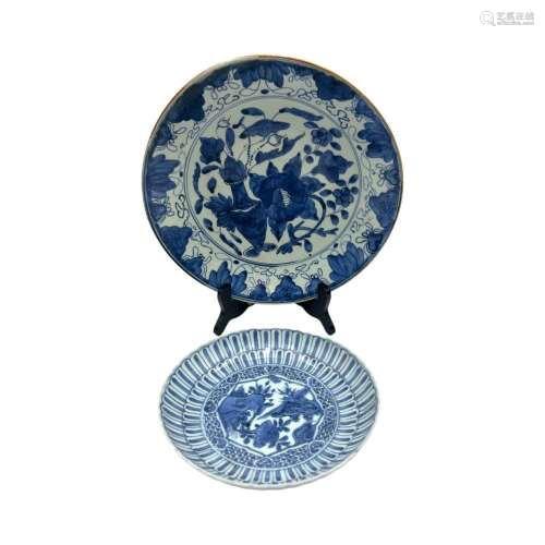 A Chinese blue and white floral decorated plate, Qing, ø 28,...
