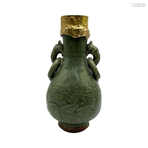 A Chinese carved longquan celadon ware vase, Ming, H 24 cm